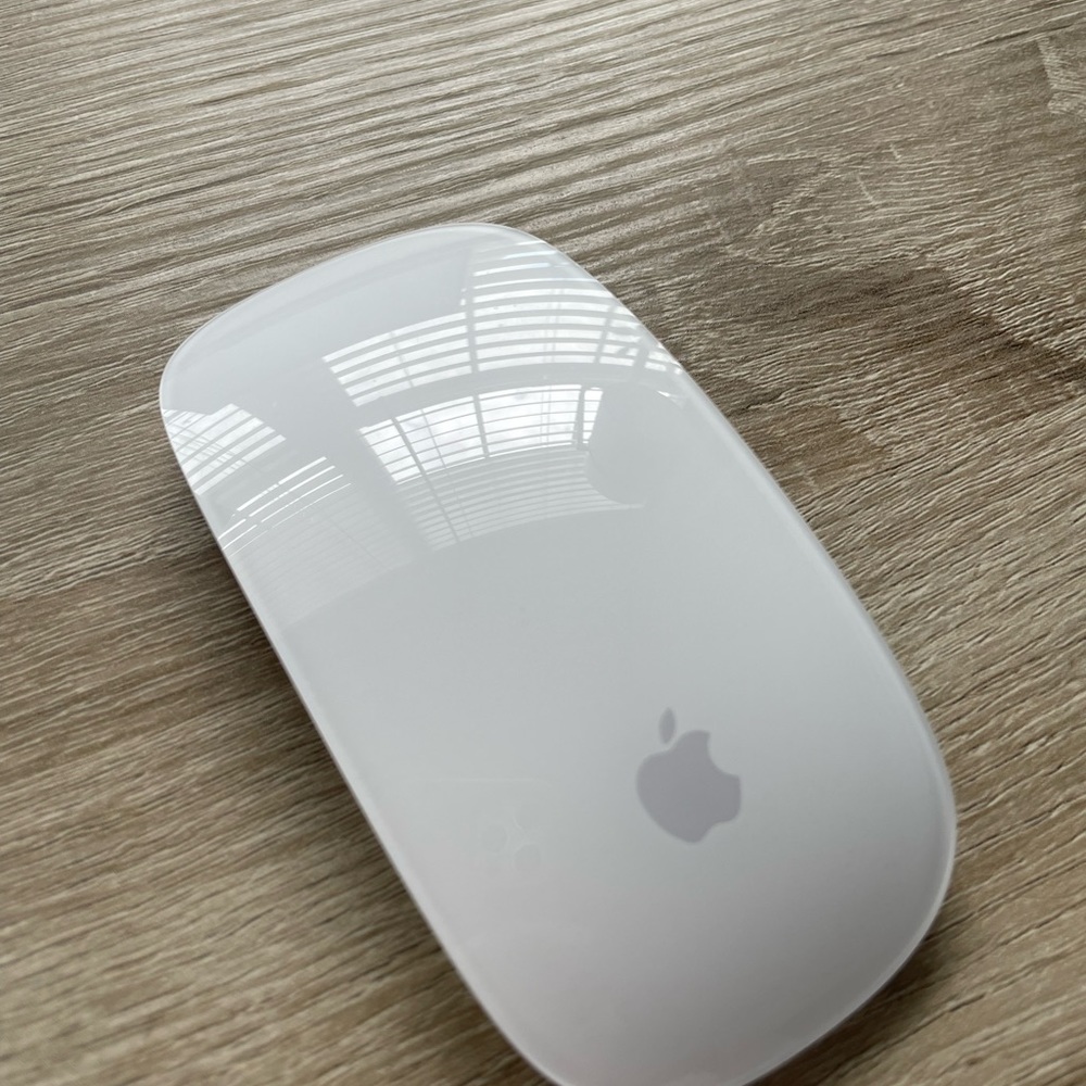 Apple mouse , wireless